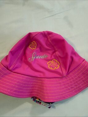 Speedo Bright Pink Sun Hat with Reflective Logo